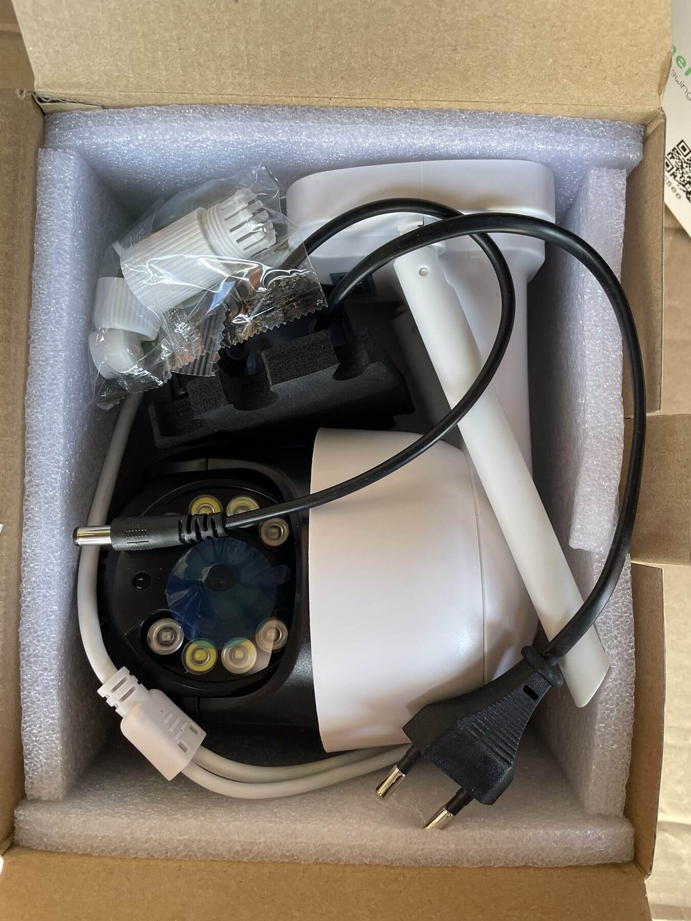 WI FI ROTIRAJUĆA PTZ SIGURNOSNA IP KAMERA (icsee aplikacija)